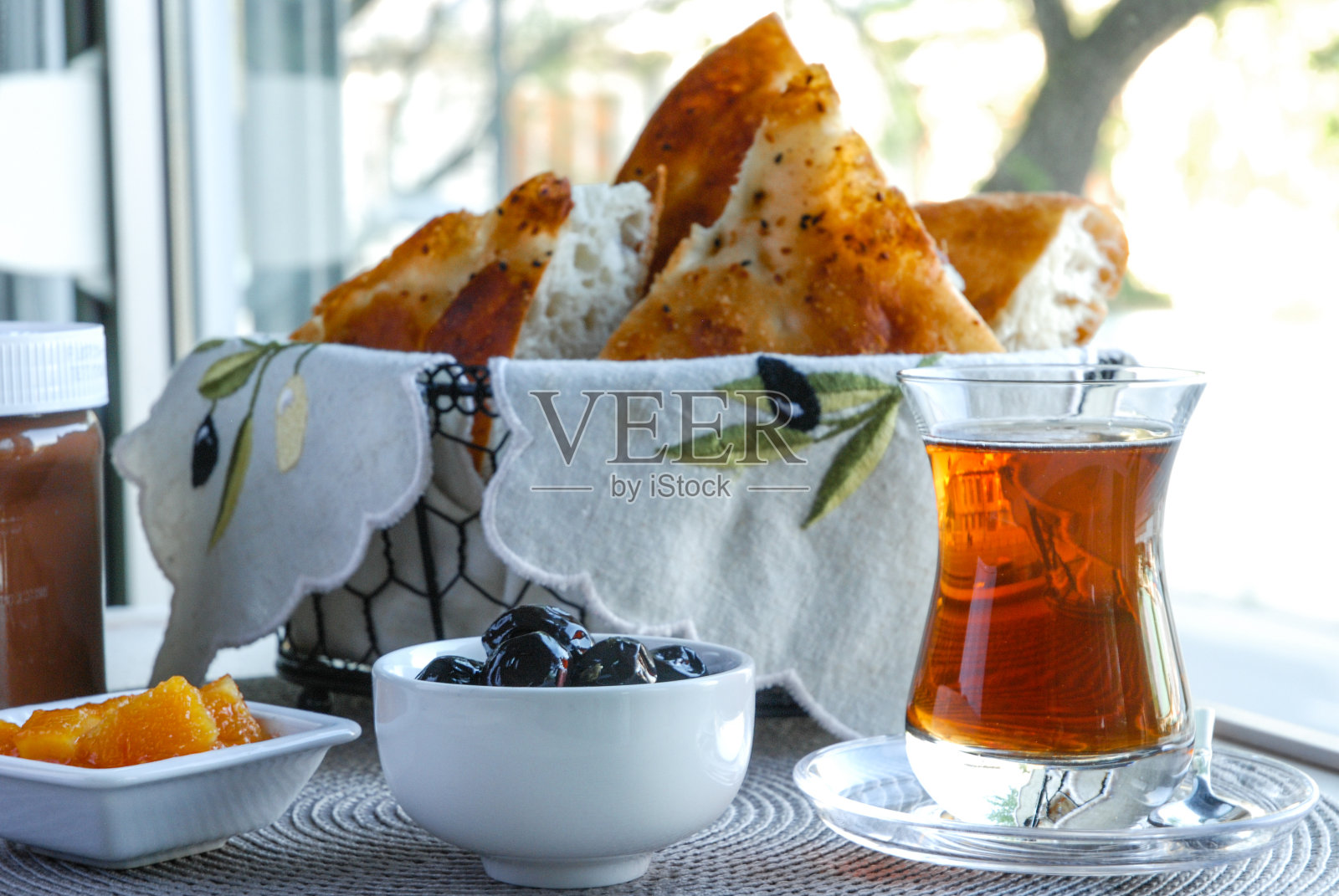 热茶配菜(斋月特别面包)照片摄影图片