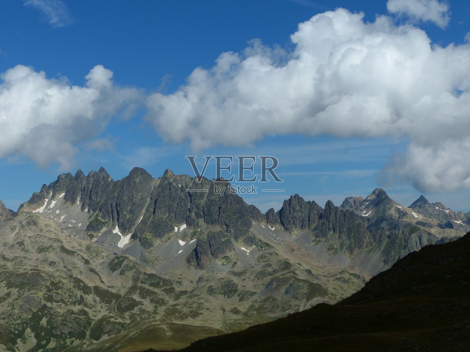 从Savoie看到的银色岩石针照片摄影图片