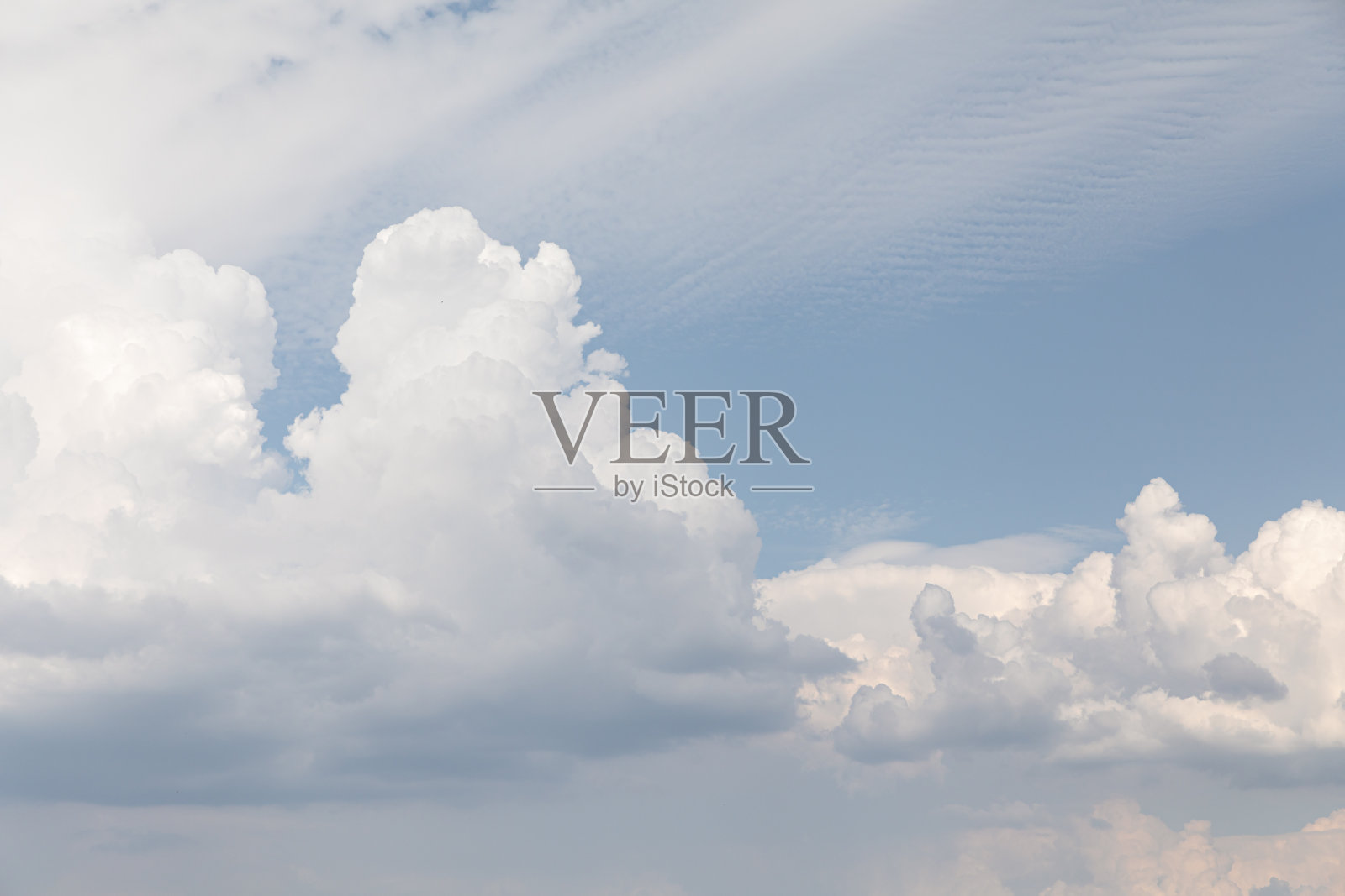 蓝天映衬着美丽的白云照片摄影图片