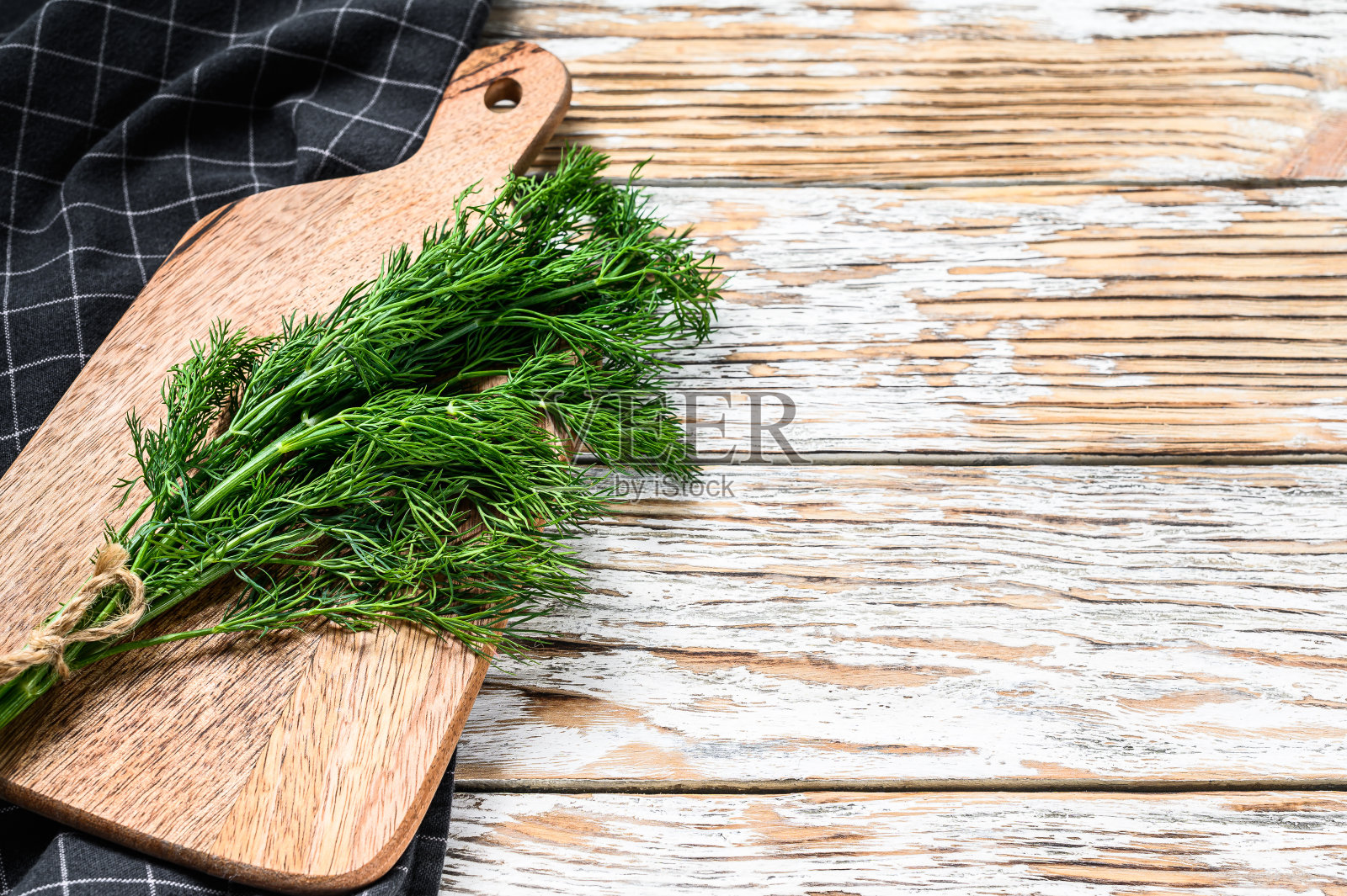 有机莳萝。一束新鲜的香草。白色背景。前视图。本空间照片摄影图片