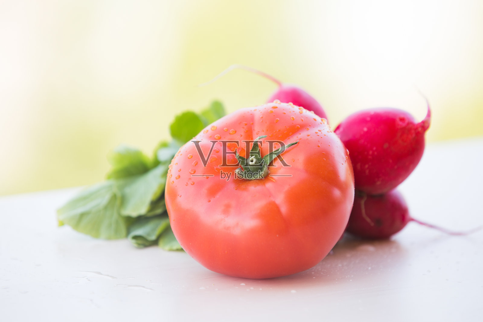 木制背景上的健康有机蔬菜照片摄影图片