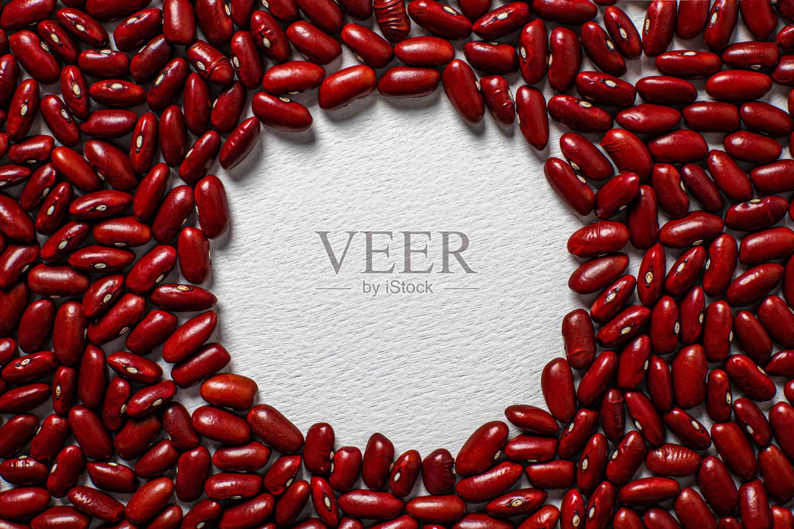 白色背景上的红豆，素食照片摄影图片