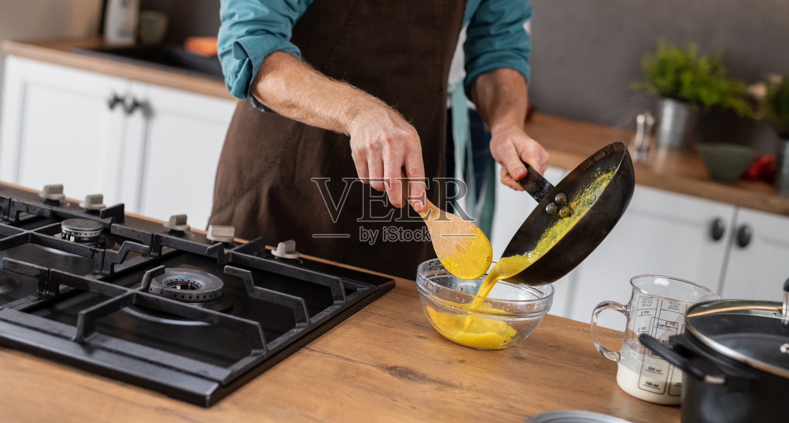 早餐从锅里照片摄影图片