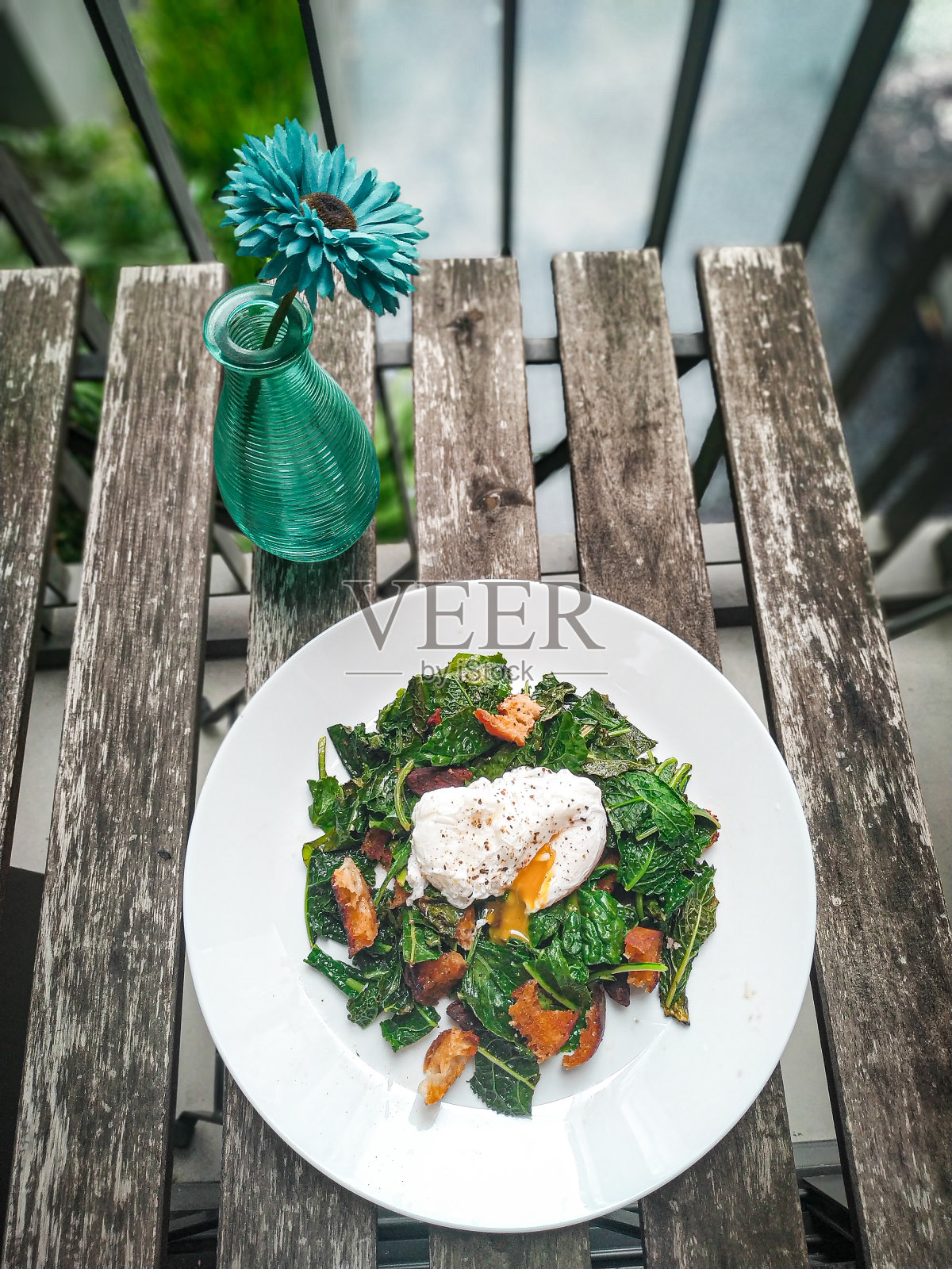 香肠甘蓝荷包蛋照片摄影图片