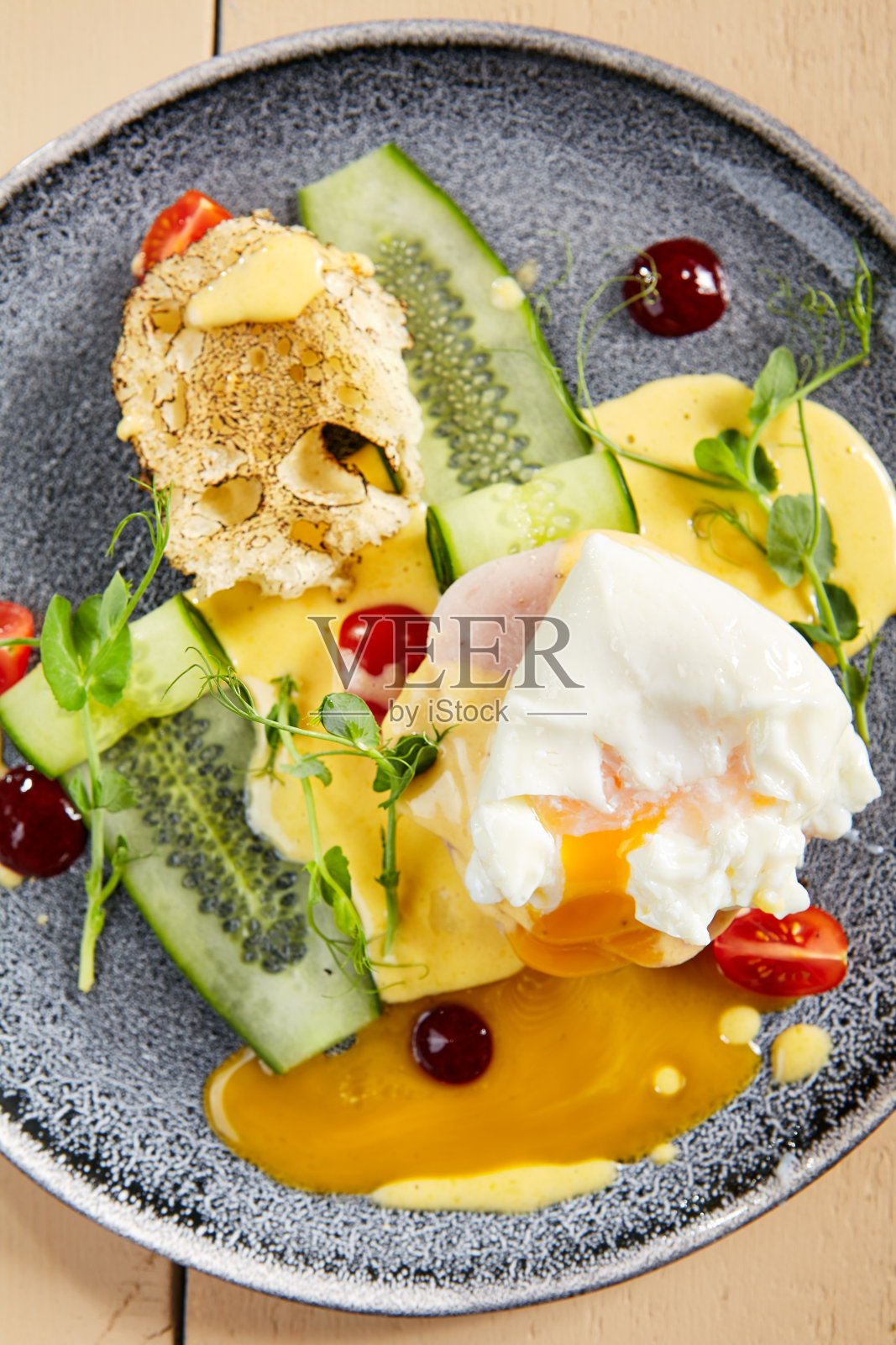 蛋本尼迪克特火腿和吐司俯视图照片摄影图片