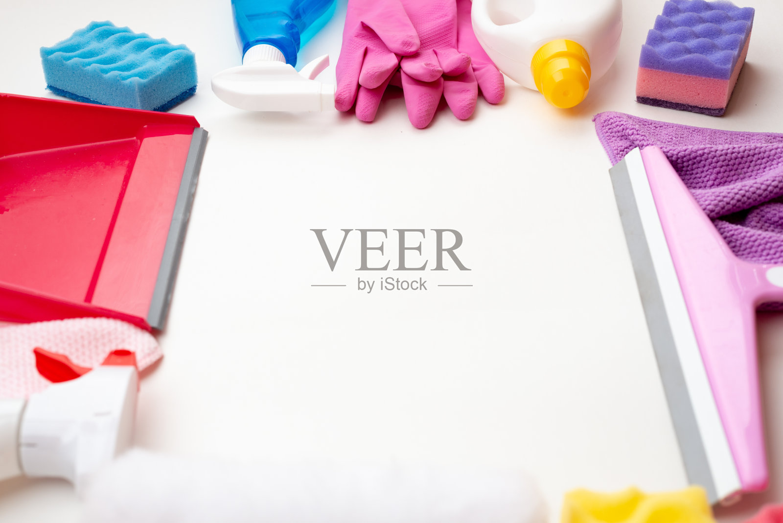 家居用品:整齐地摆放在桌上。本空间照片摄影图片