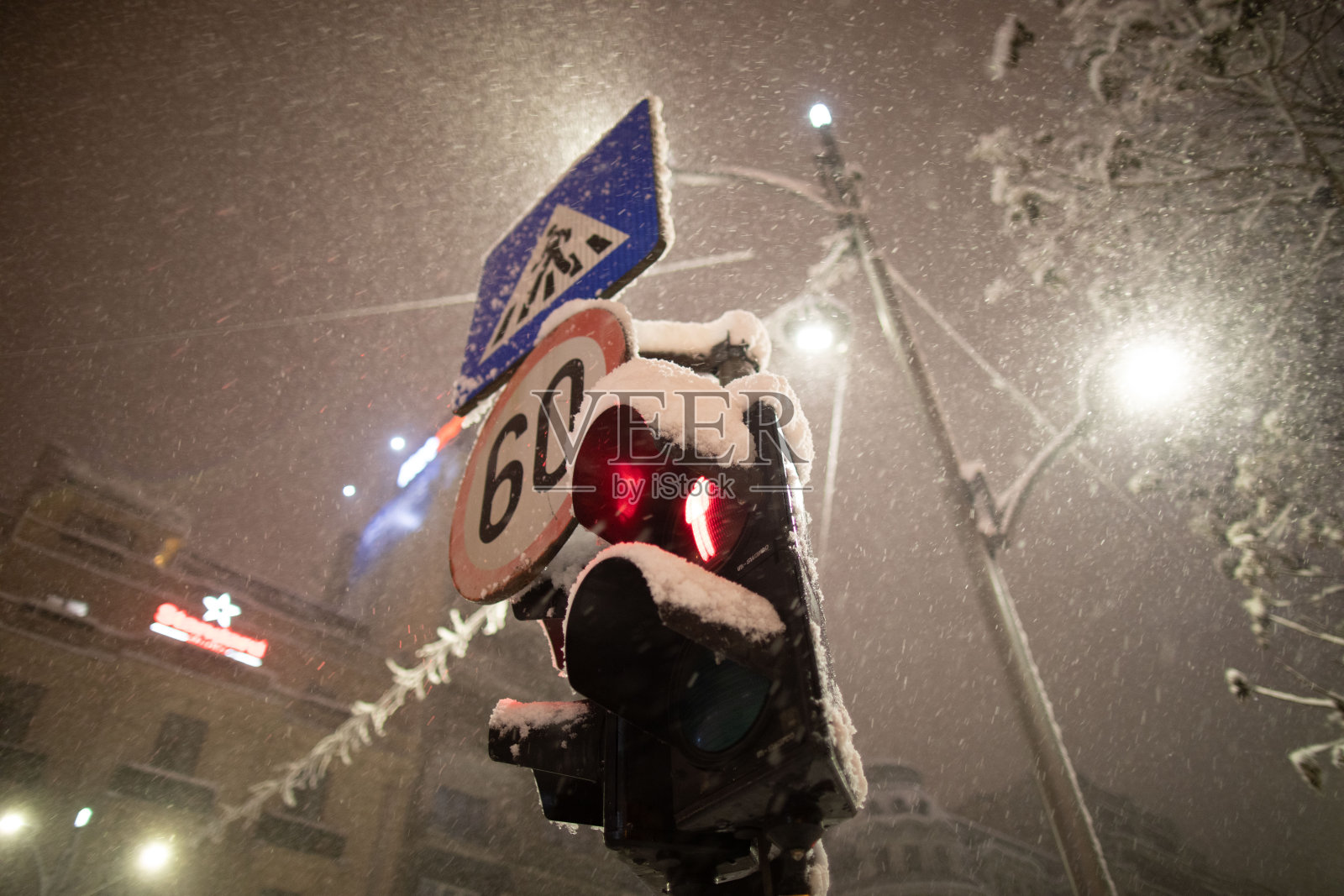 雪和暴风雪街照片摄影图片