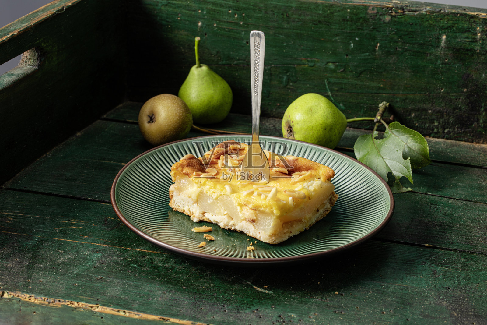 杏仁碎梨蛋糕照片摄影图片