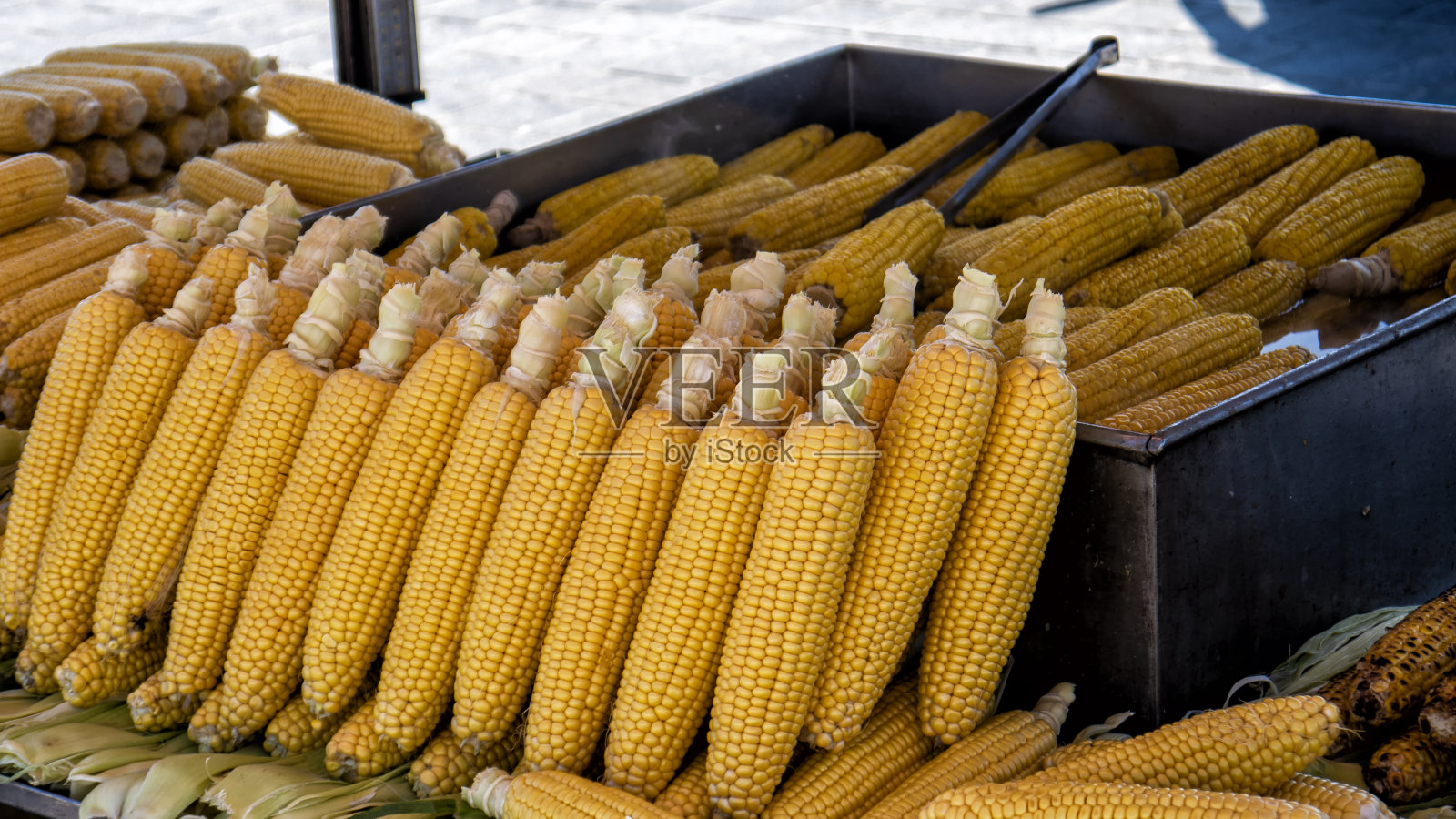 街上卖的煮玉米照片摄影图片