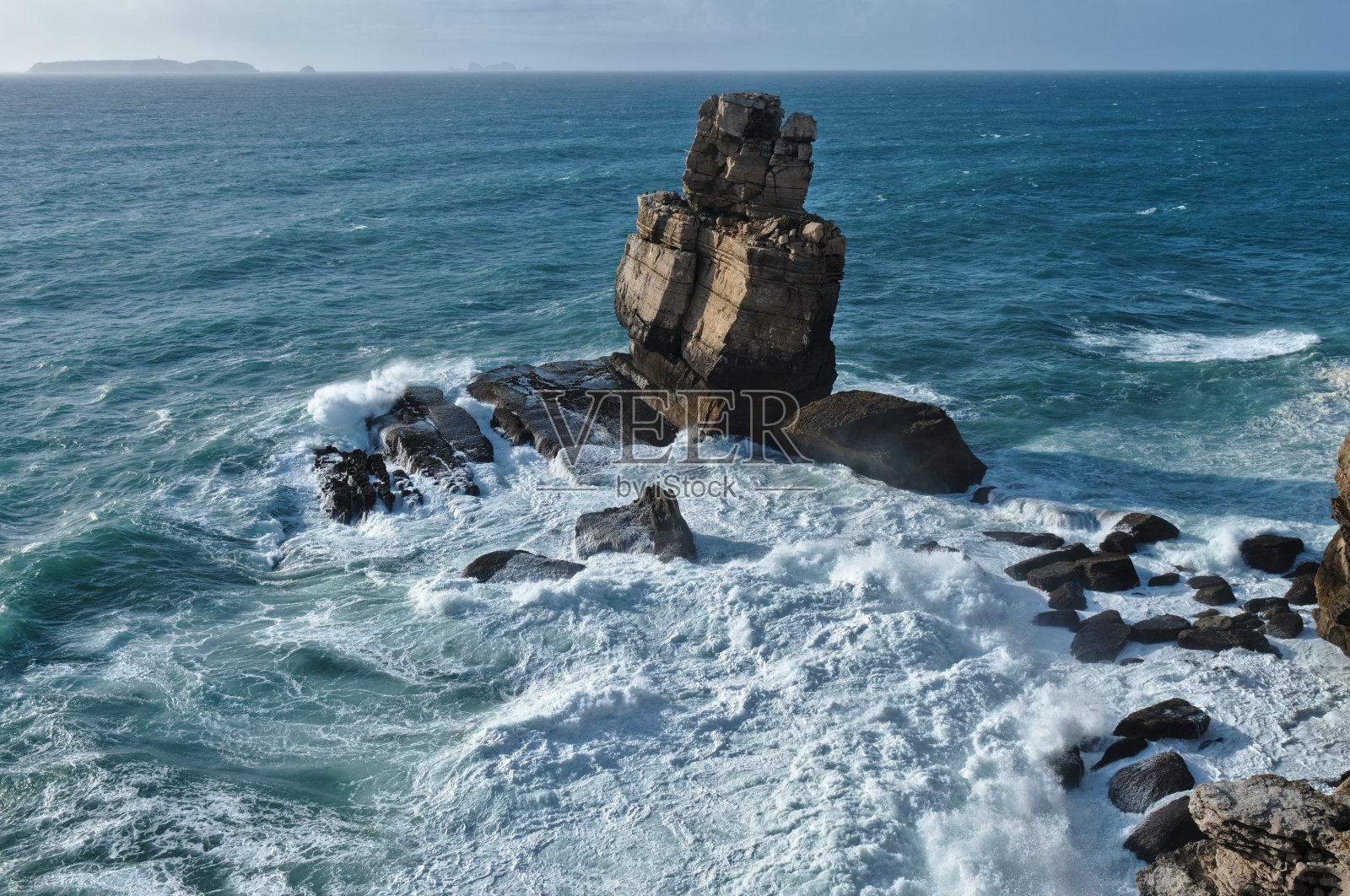 位于Peniche的Nau dos corvos岩层和海洋照片摄影图片