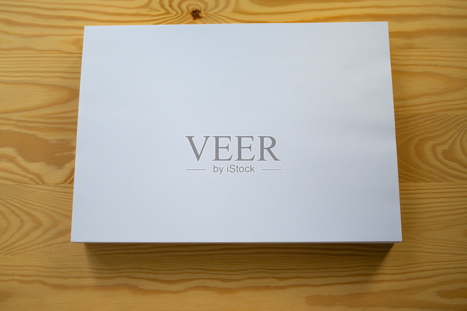 A4空白白纸堆木背景，特写，写作，商务，通讯，文具概念照片摄影图片