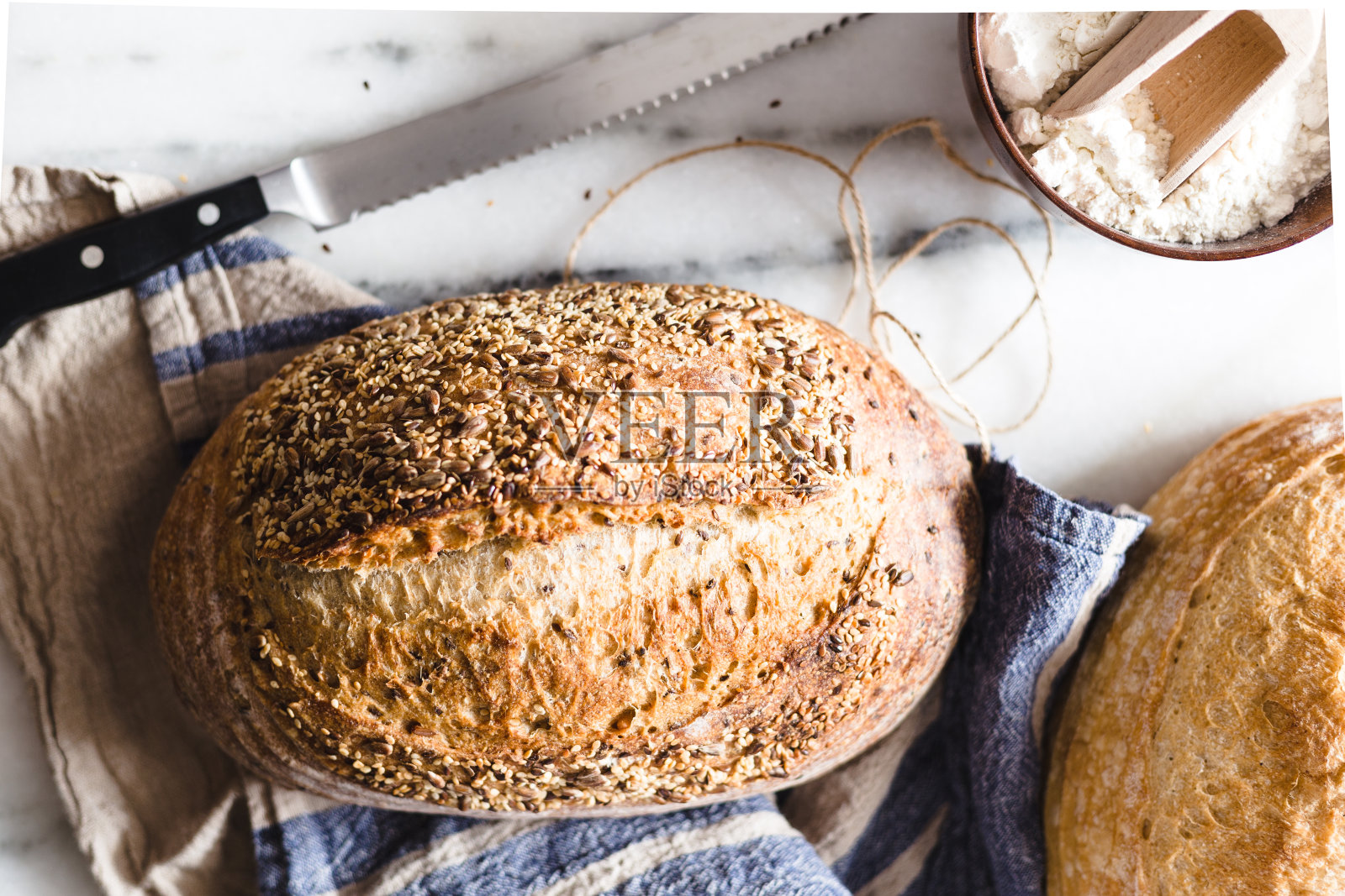 新烤的自制酸面包视图照片摄影图片