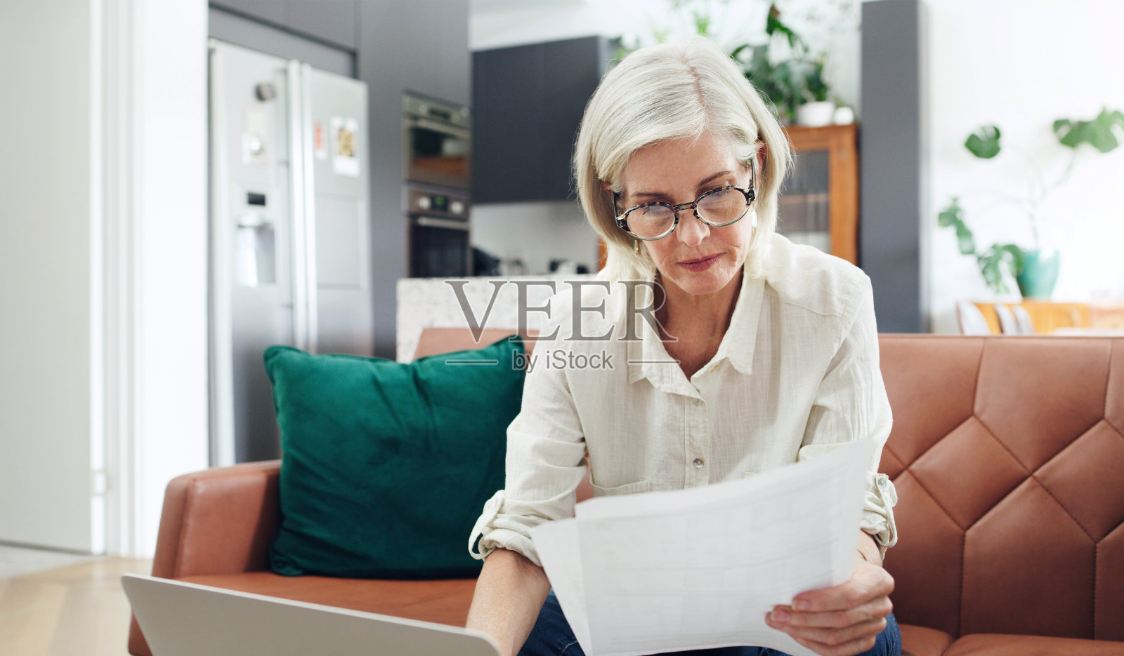 努力制定出最佳的投资计划照片摄影图片
