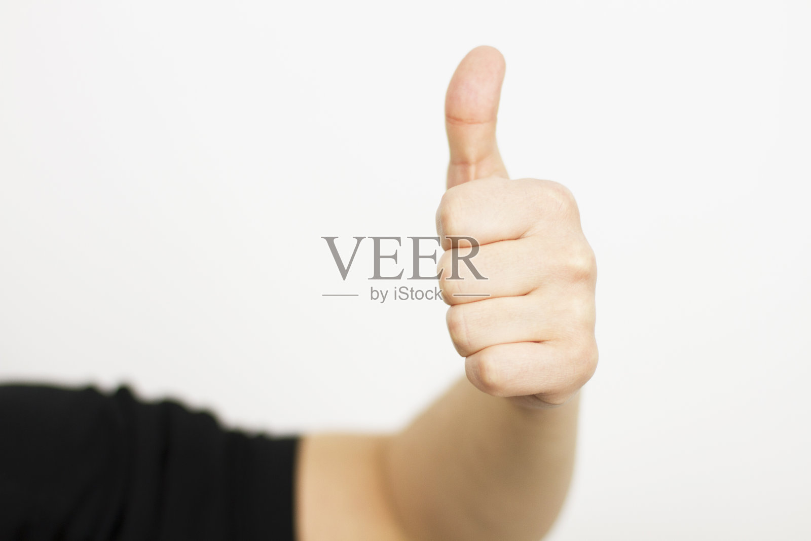好的，同意，接受，好，超级第一验证，积极快乐的概念。侧面轮廓近距离查看照片的大拇指向上孤立在白色背景-选择焦点照片摄影图片