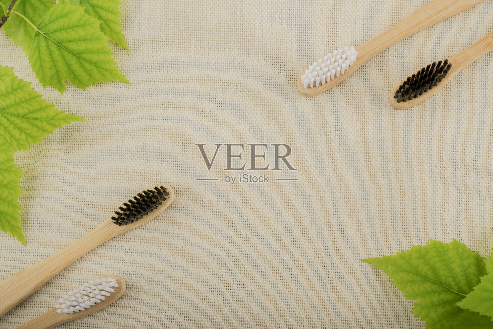 竹牙刷。环保天然竹牙刷照片摄影图片