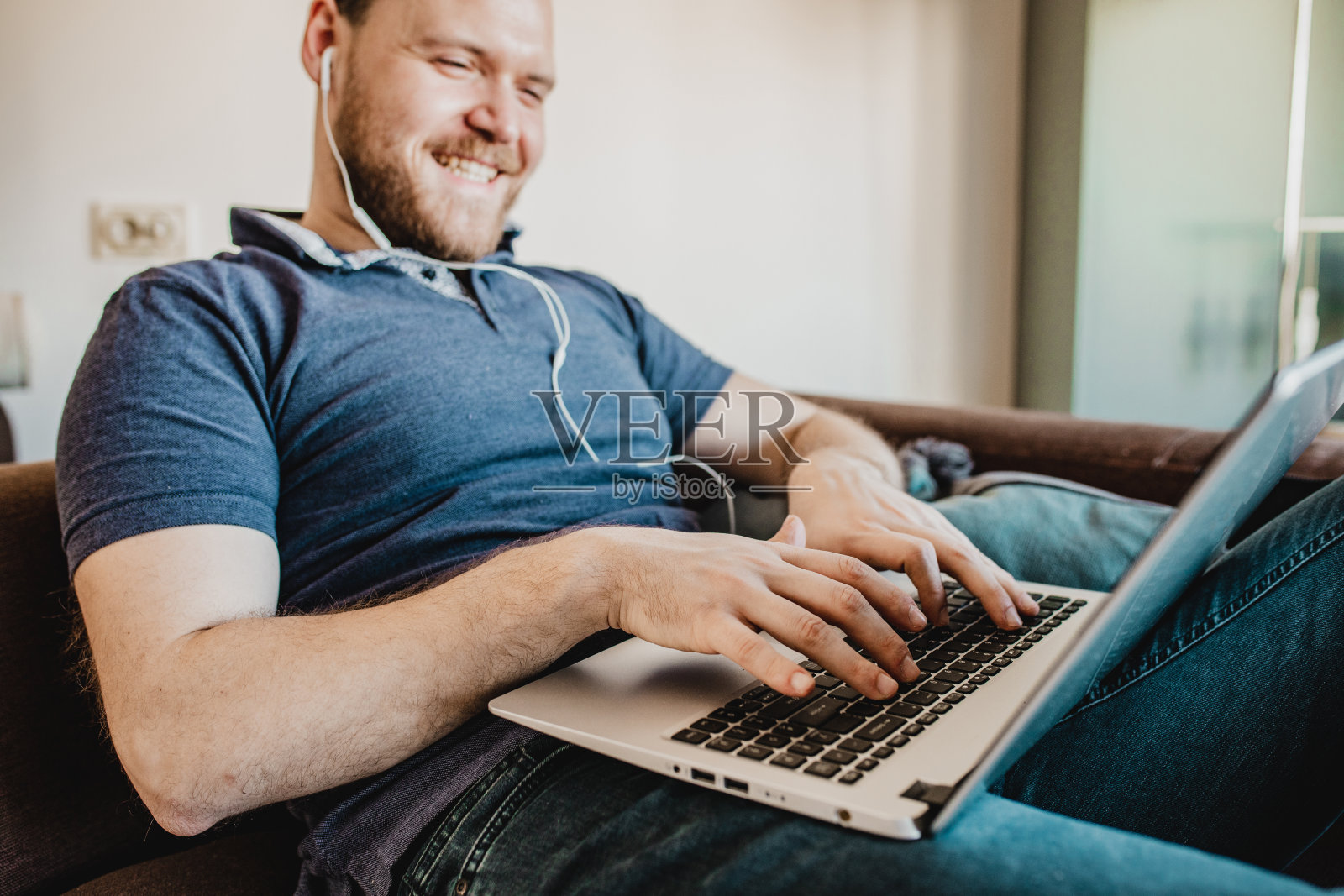 形式家里工作照片摄影图片