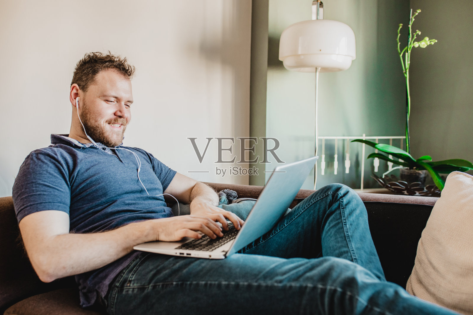 形式家里工作照片摄影图片