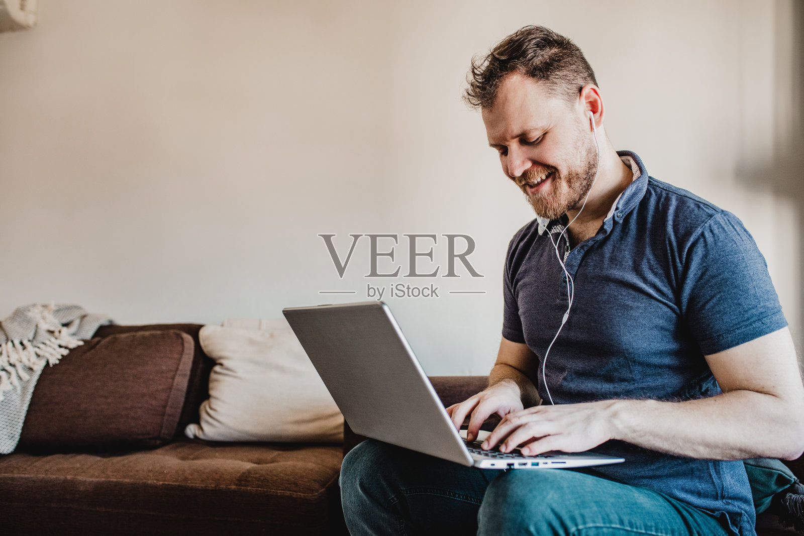 形式家里工作照片摄影图片