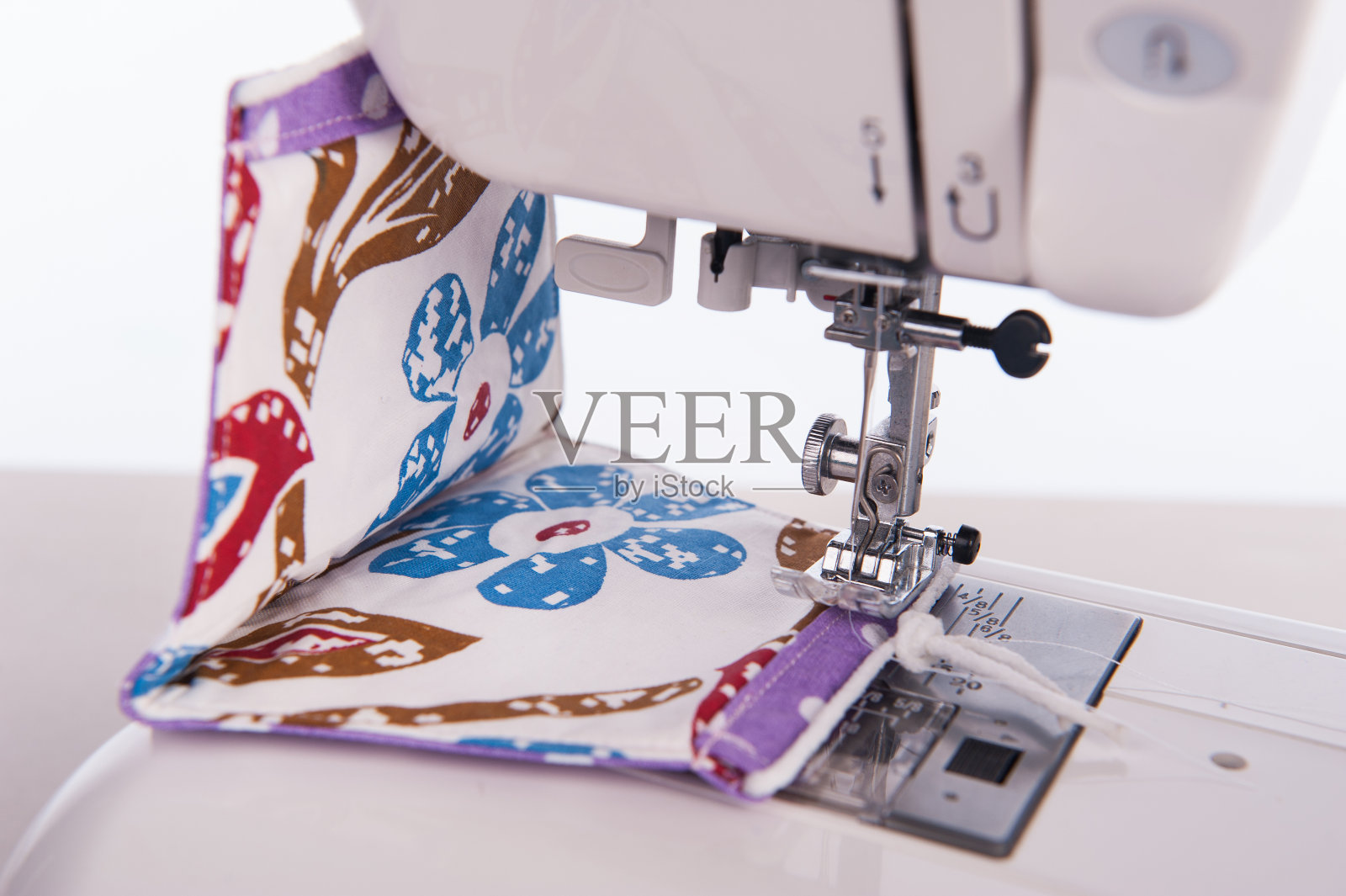 不含医用防护口罩的生产工艺照片摄影图片