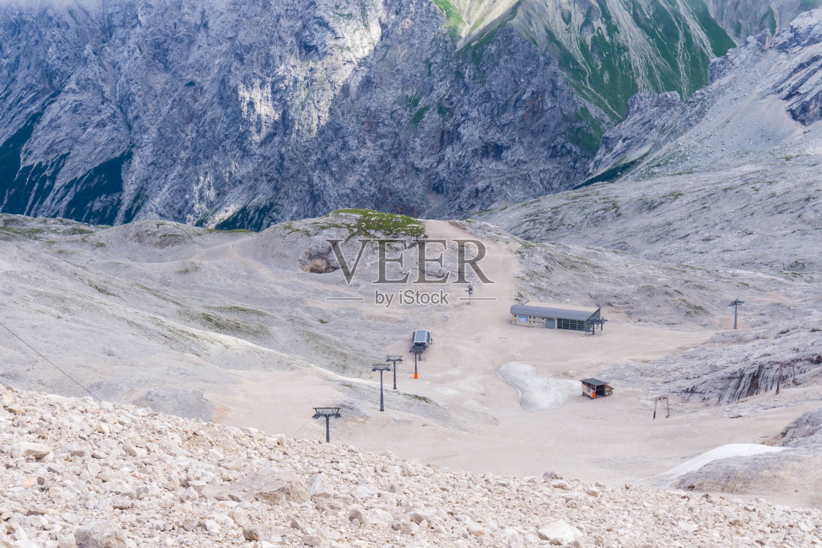 巴伐利亚Zugspitze山的缆车站照片摄影图片