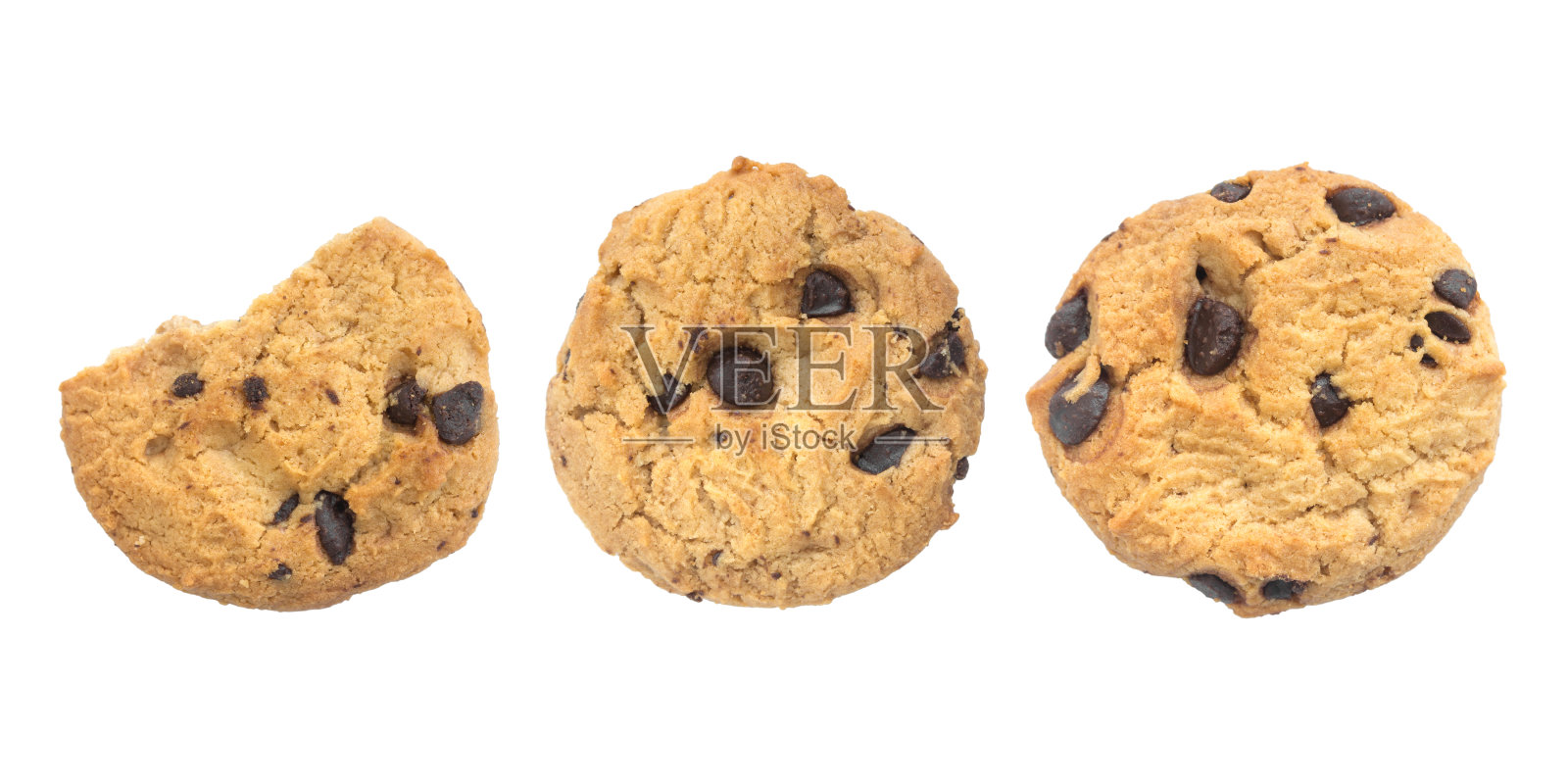 在俯视图的白色背景上自制的巧克力片饼干照片摄影图片