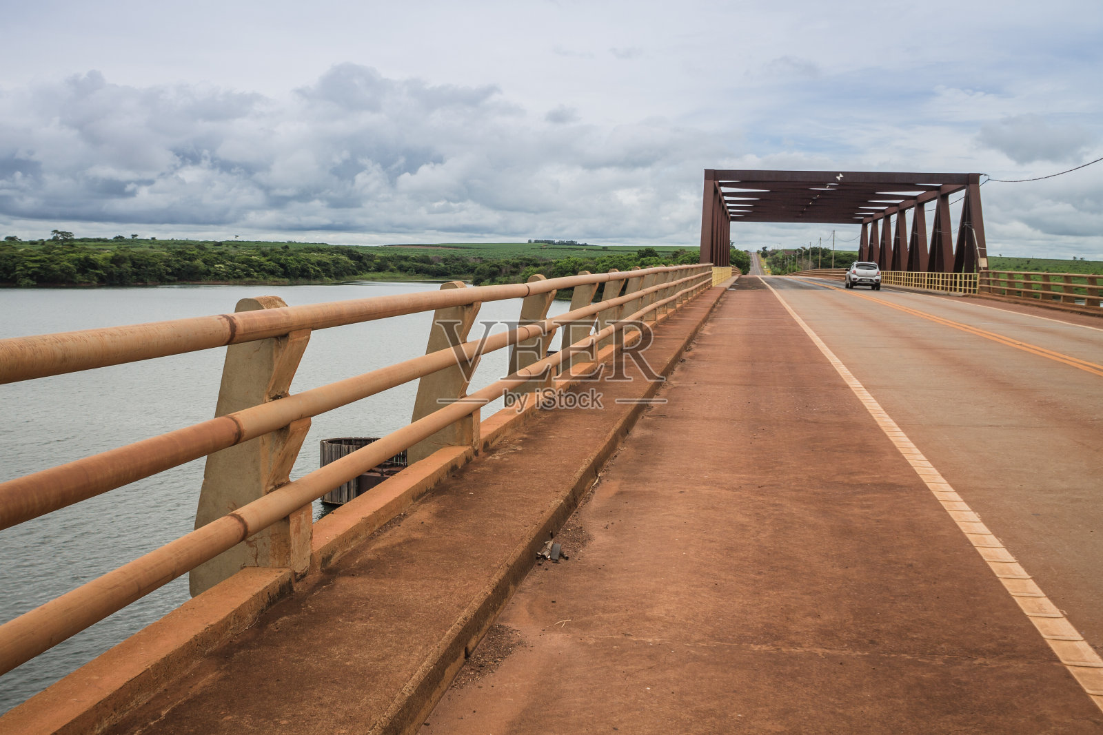 古老的桥梁和公路旅行- São圣保罗，巴西照片摄影图片