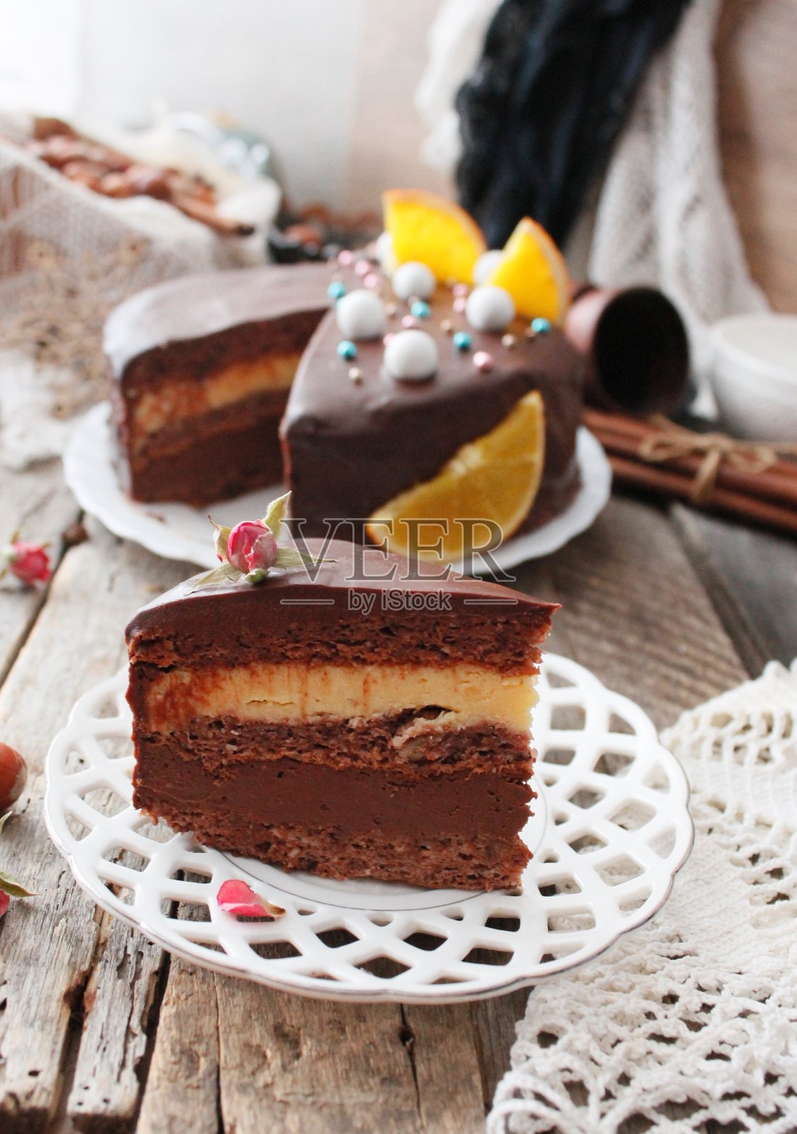 巧克力蛋糕。来一片巧克力蛋糕。选择性聚焦库存照片照片摄影图片