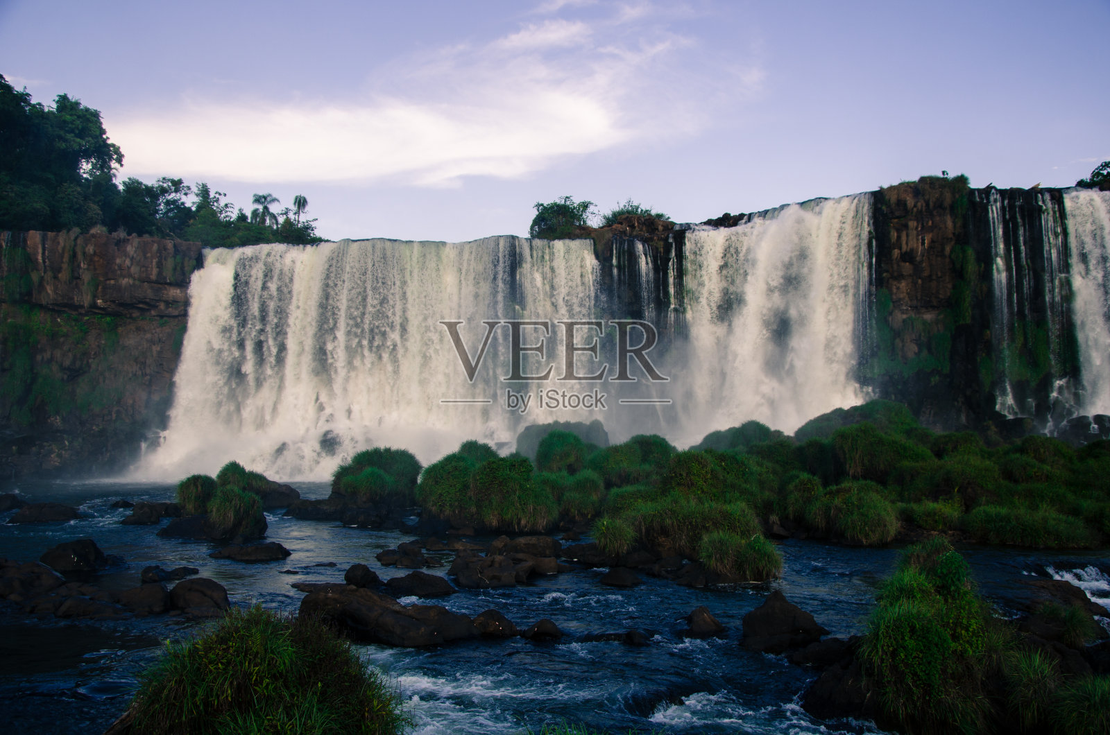 巴西巴西伊瓜苏瀑布照片摄影图片