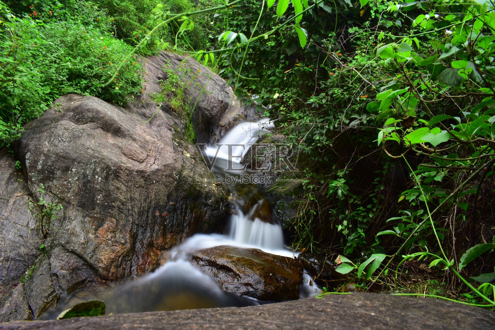 泰米尔纳德邦库兰加尼山的Kottakudi河照片摄影图片