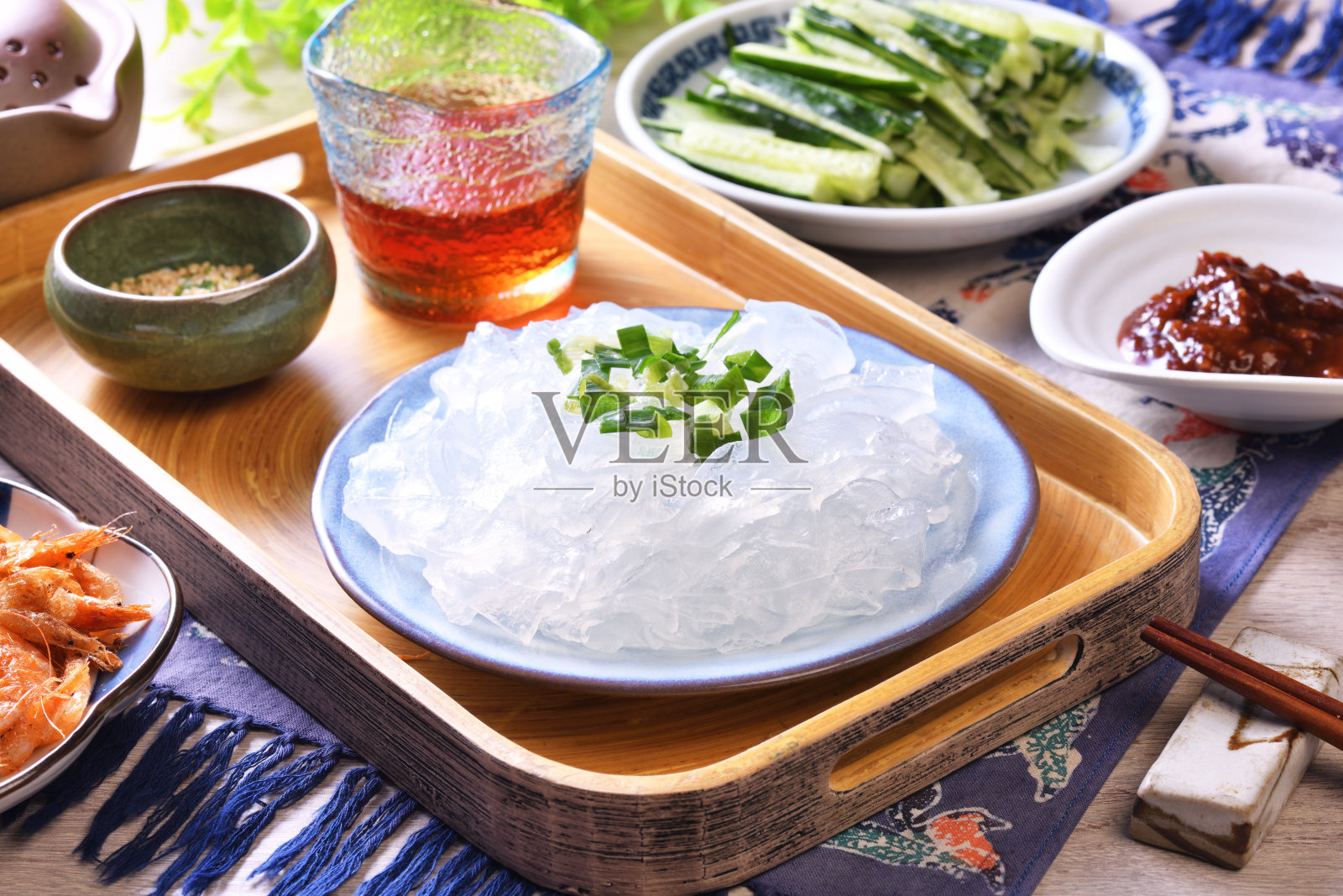 中国传统美食——辣凉皮照片摄影图片