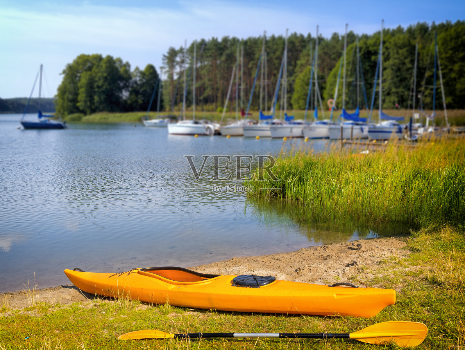 在波兰度假-在湖边休息照片摄影图片