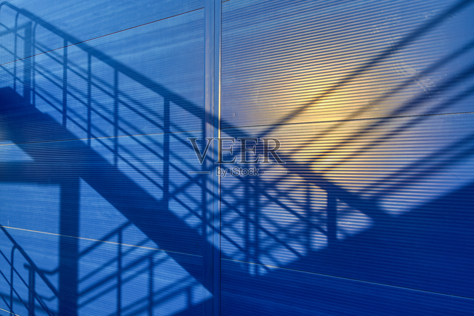 阳光下的阴影照片摄影图片