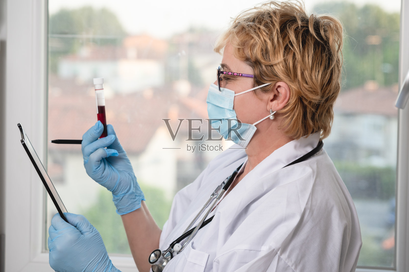 女医生工作照片摄影图片