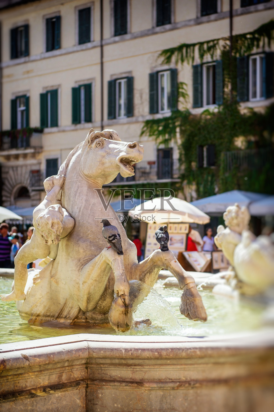 意大利罗马纳沃纳广场上的喷泉。受欢迎的旅游地点照片摄影图片