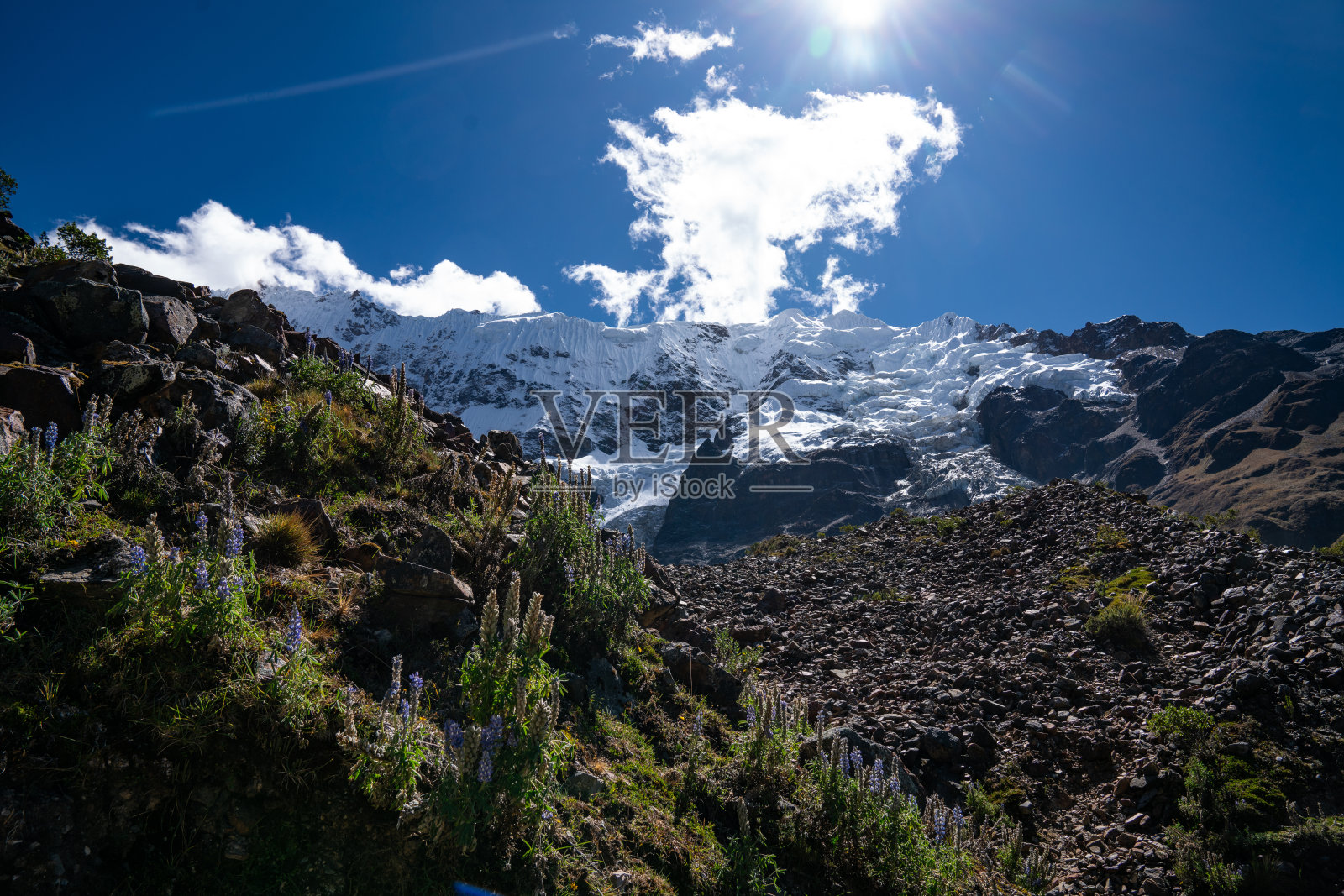 白雪皑皑的山脉照片摄影图片