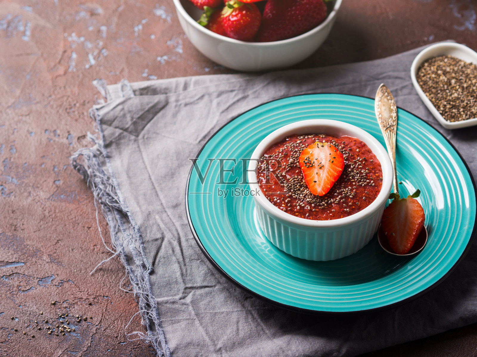 用奇亚籽做的草莓奇亚酱照片摄影图片