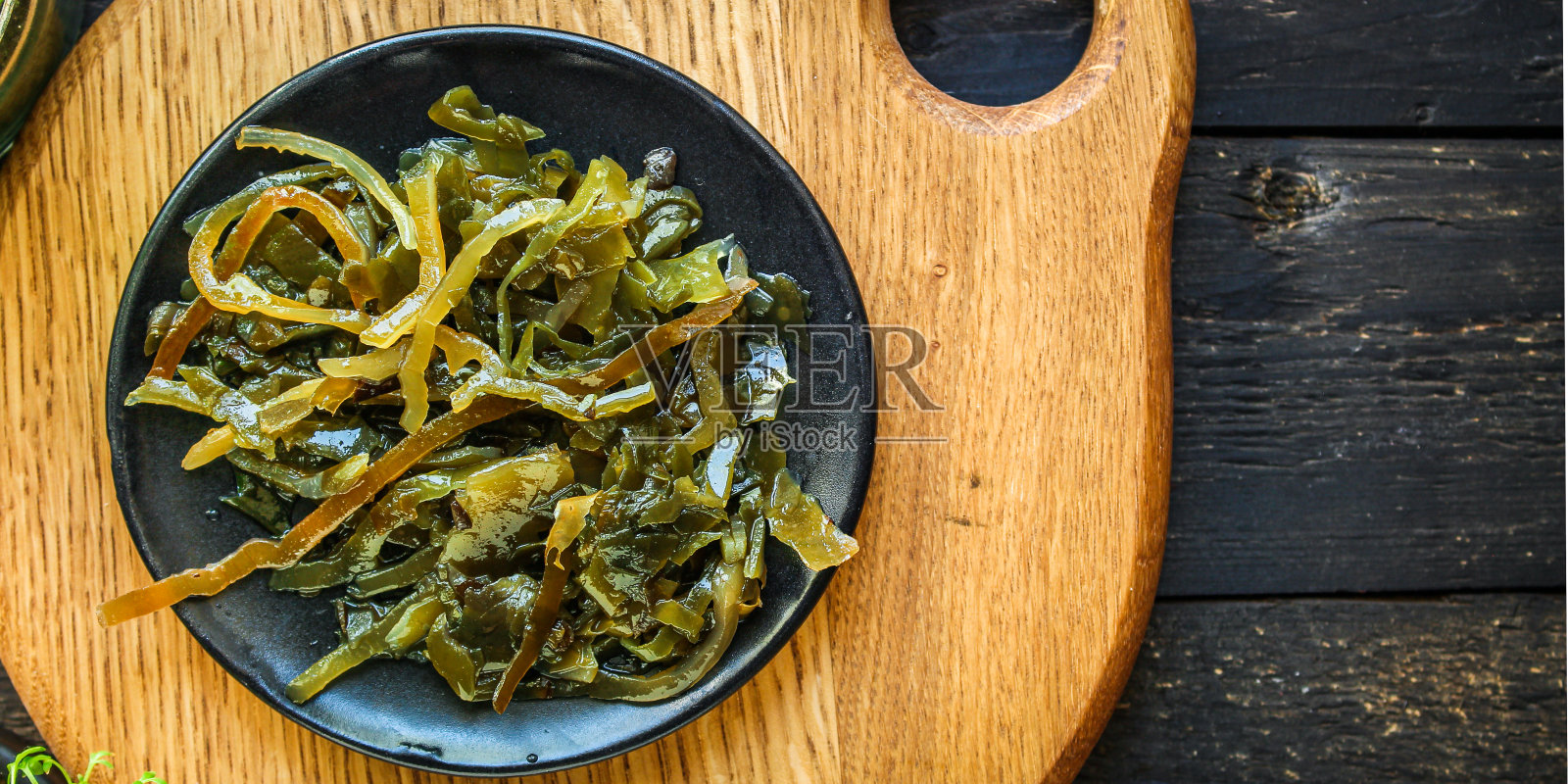 海藻沙拉菜单概念健康饮食。食物背景俯视图复制空间的文本生酮或旧石器饮食照片摄影图片