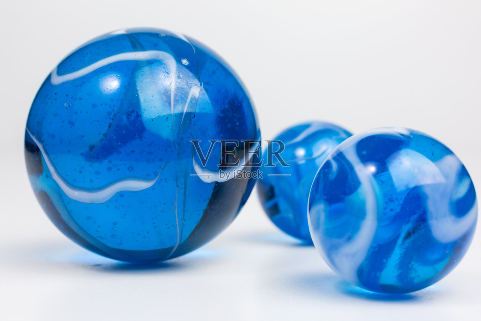 蓝色玻璃弹珠照片摄影图片