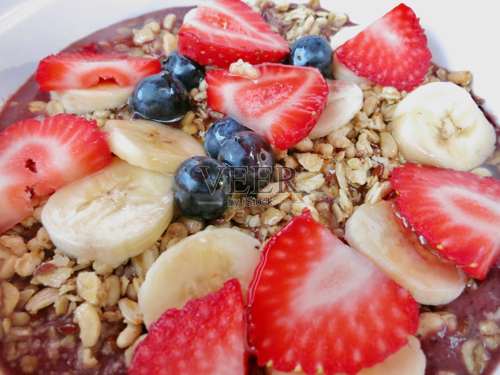 巴西莓碗和很多水果照片摄影图片