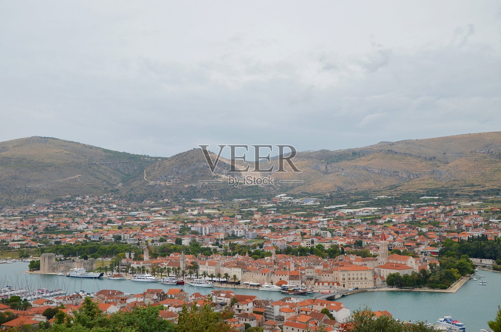 克罗地亚特罗吉尔镇鸟瞰图照片摄影图片