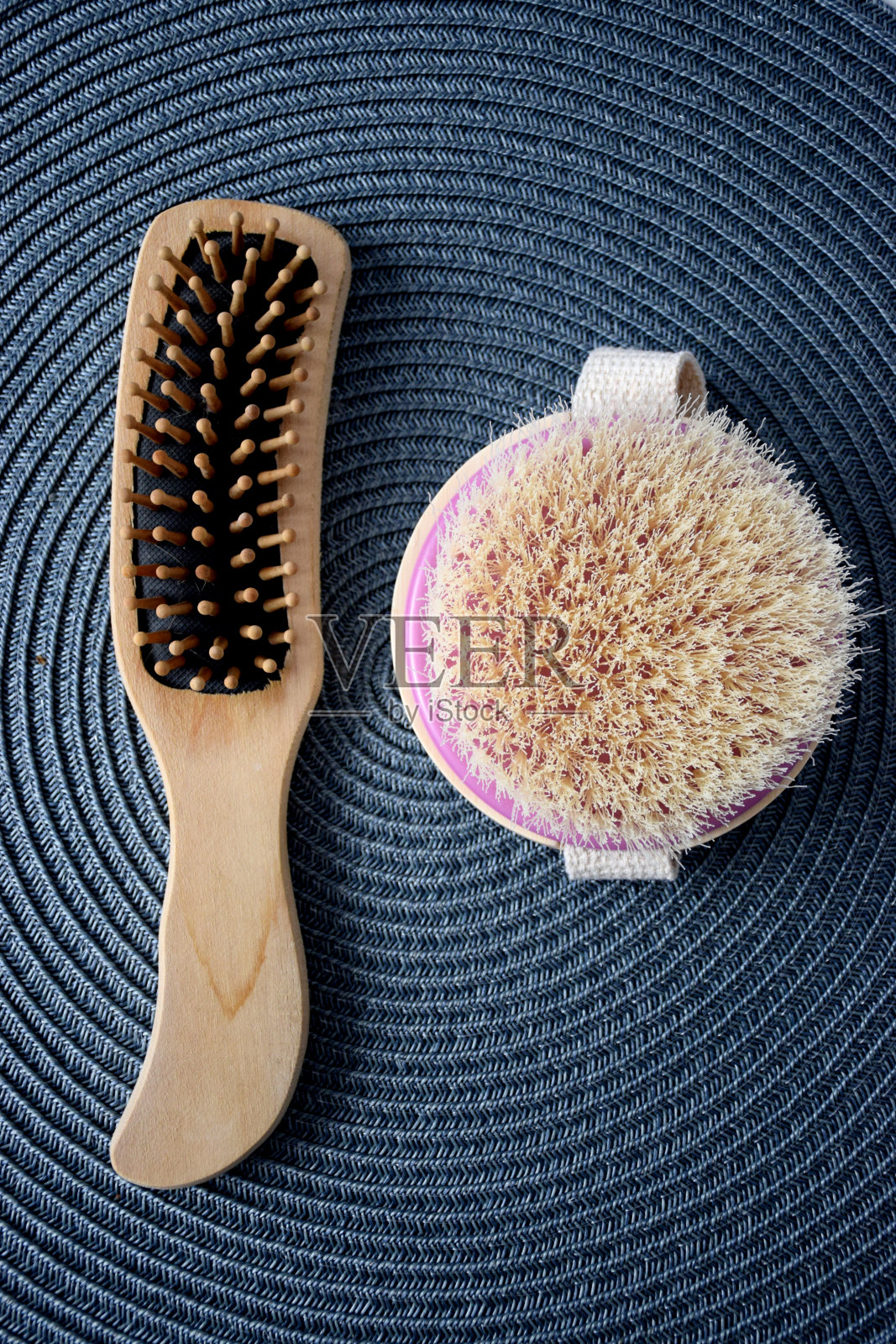 梳子和按摩刷照片摄影图片