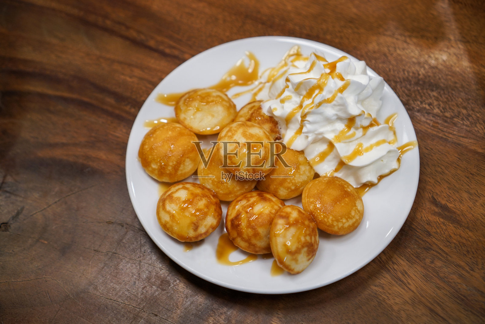 奶油迷你煎饼。照片摄影图片