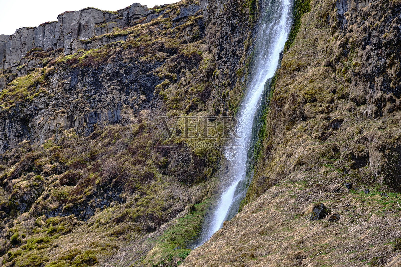 Seljalandsfoss瀑布在冰岛的一个春日与大瀑布照片摄影图片