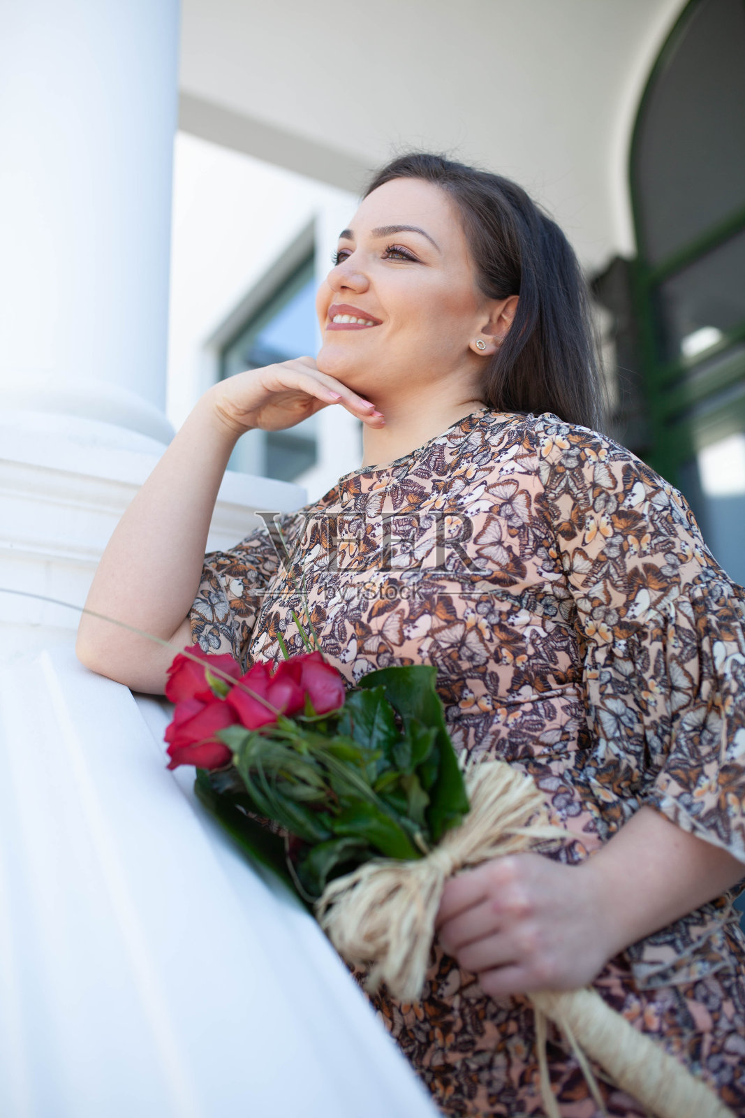 浪漫的女孩在情人节照片摄影图片