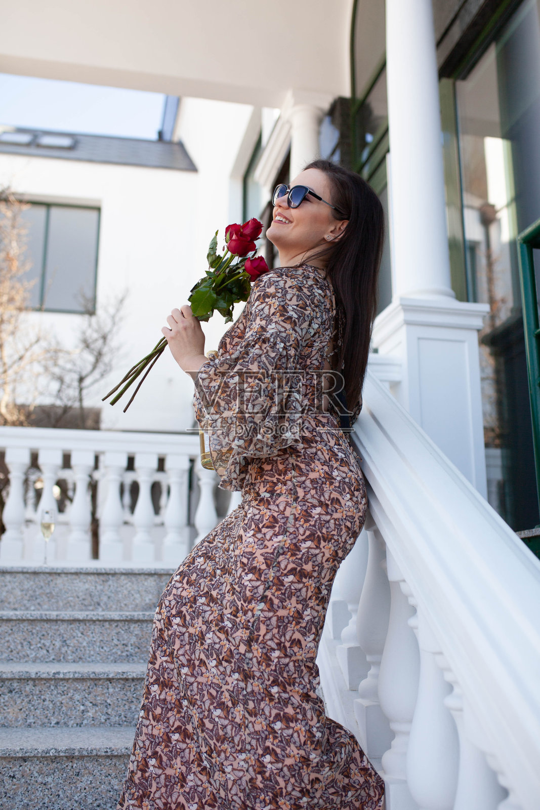 浪漫的女孩在情人节照片摄影图片