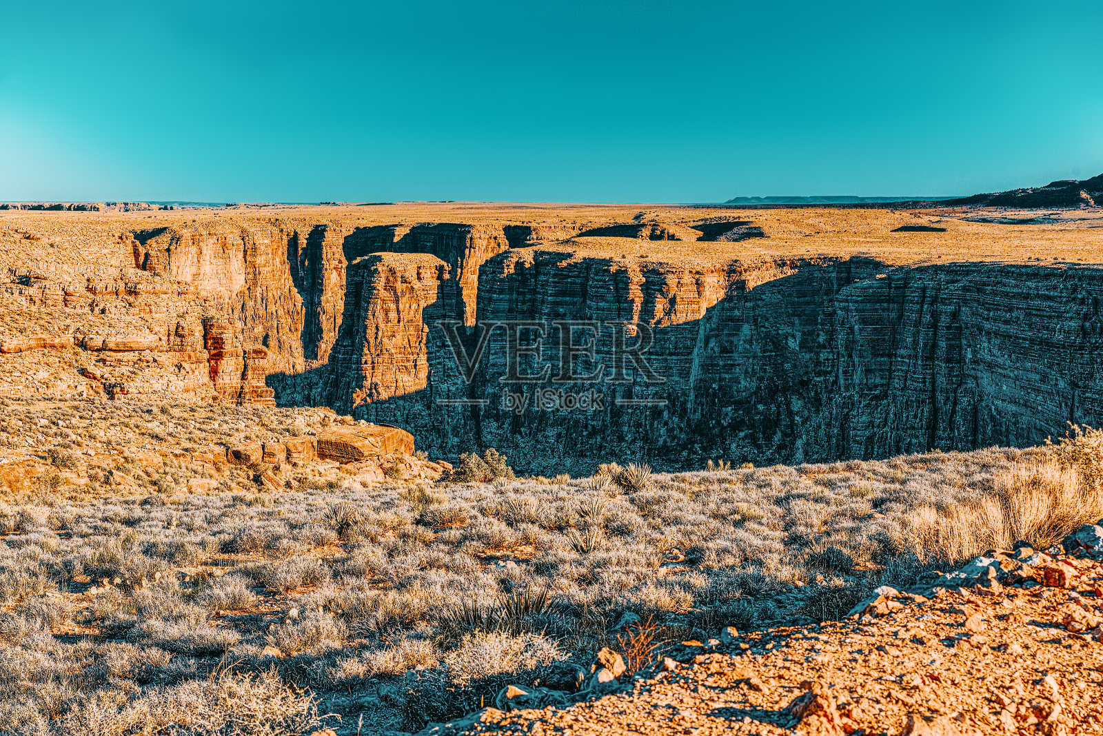 神奇的自然地质构造-亚利桑那州大峡谷的末端。照片摄影图片