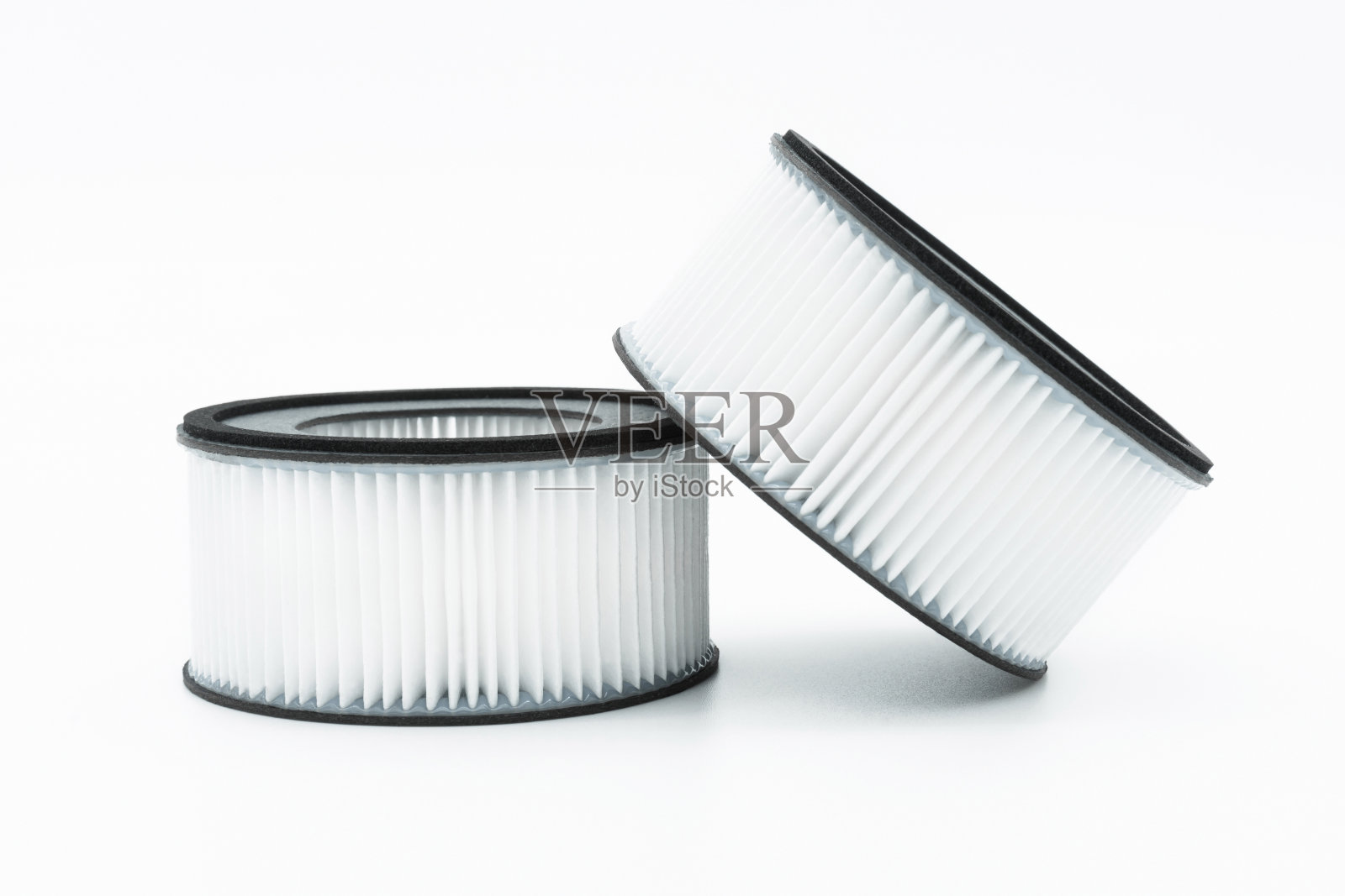 在白色背景上隔离的hepa过滤器的特写视图。照片摄影图片