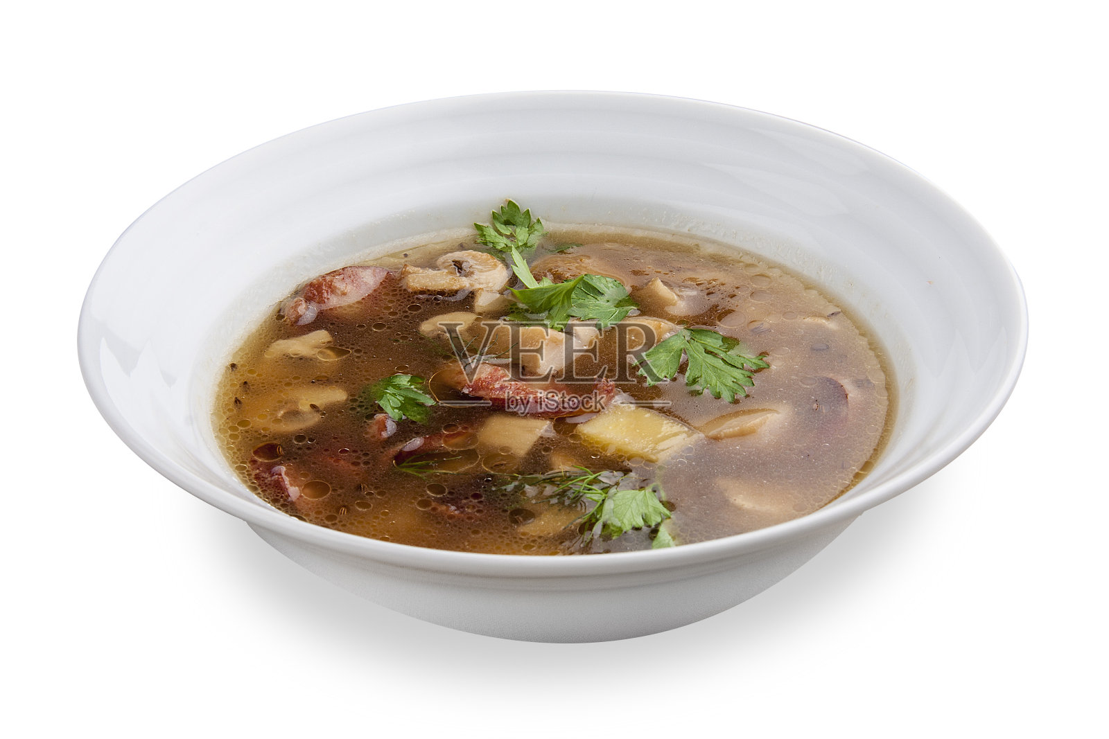 香肠蘑菇汤。在白色的背景上照片摄影图片