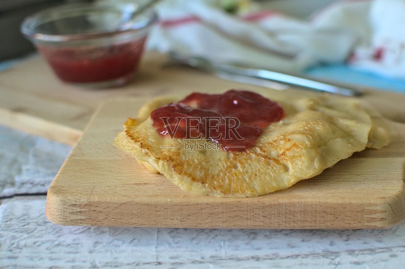 用荧光棒果酱煎饼照片摄影图片