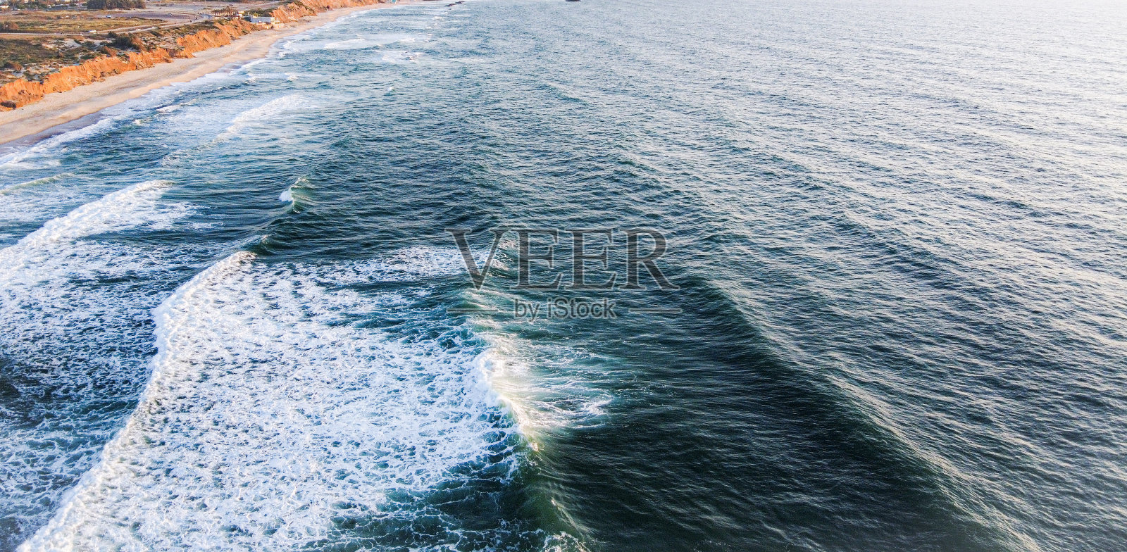 海上无人机视角照片摄影图片